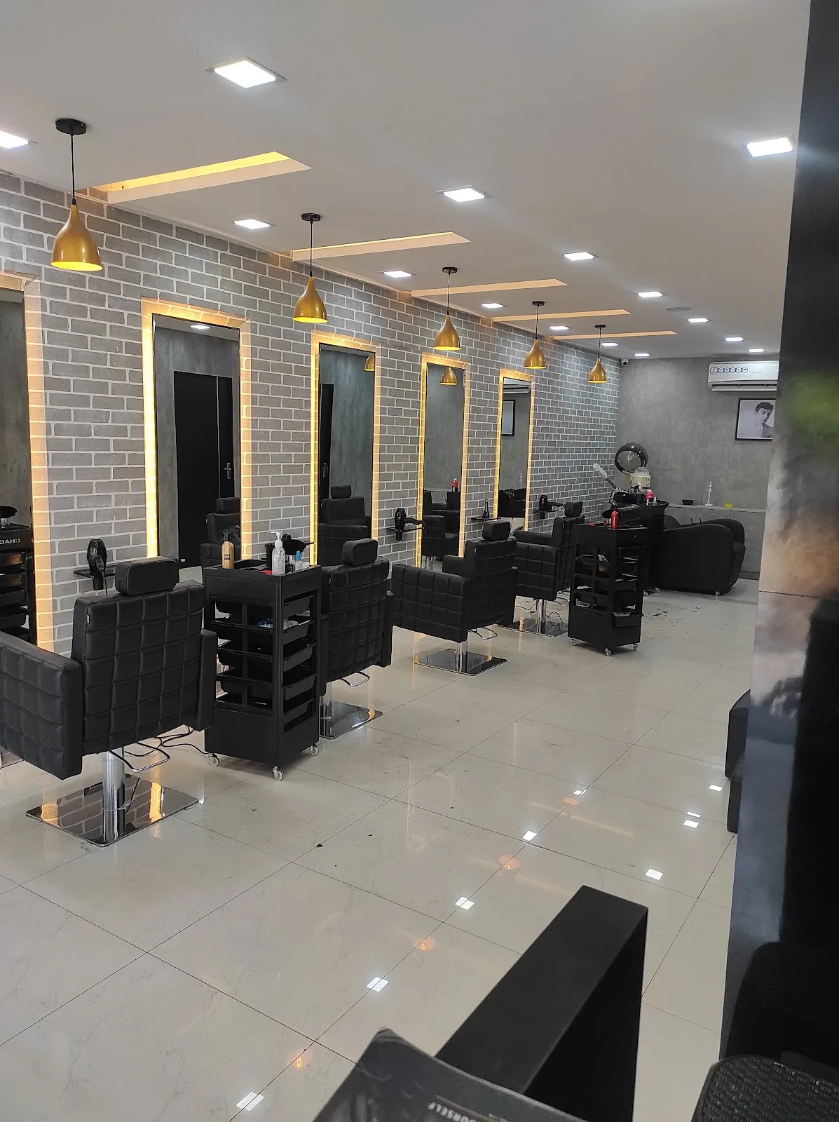 CUTS & COMB PAMMAL