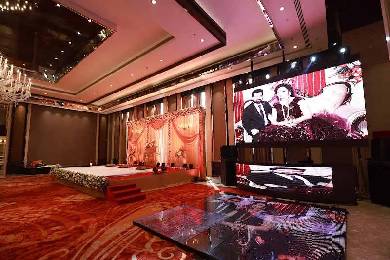 Diamond Studio Colour Lab {best wedding photographer in Lucknow best quality photo studio