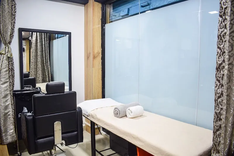 Unwind Unisex Salon