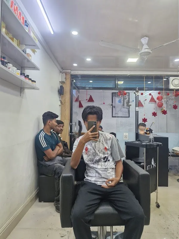Unwind Unisex Salon