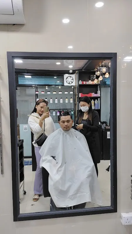 Unwind Unisex Salon