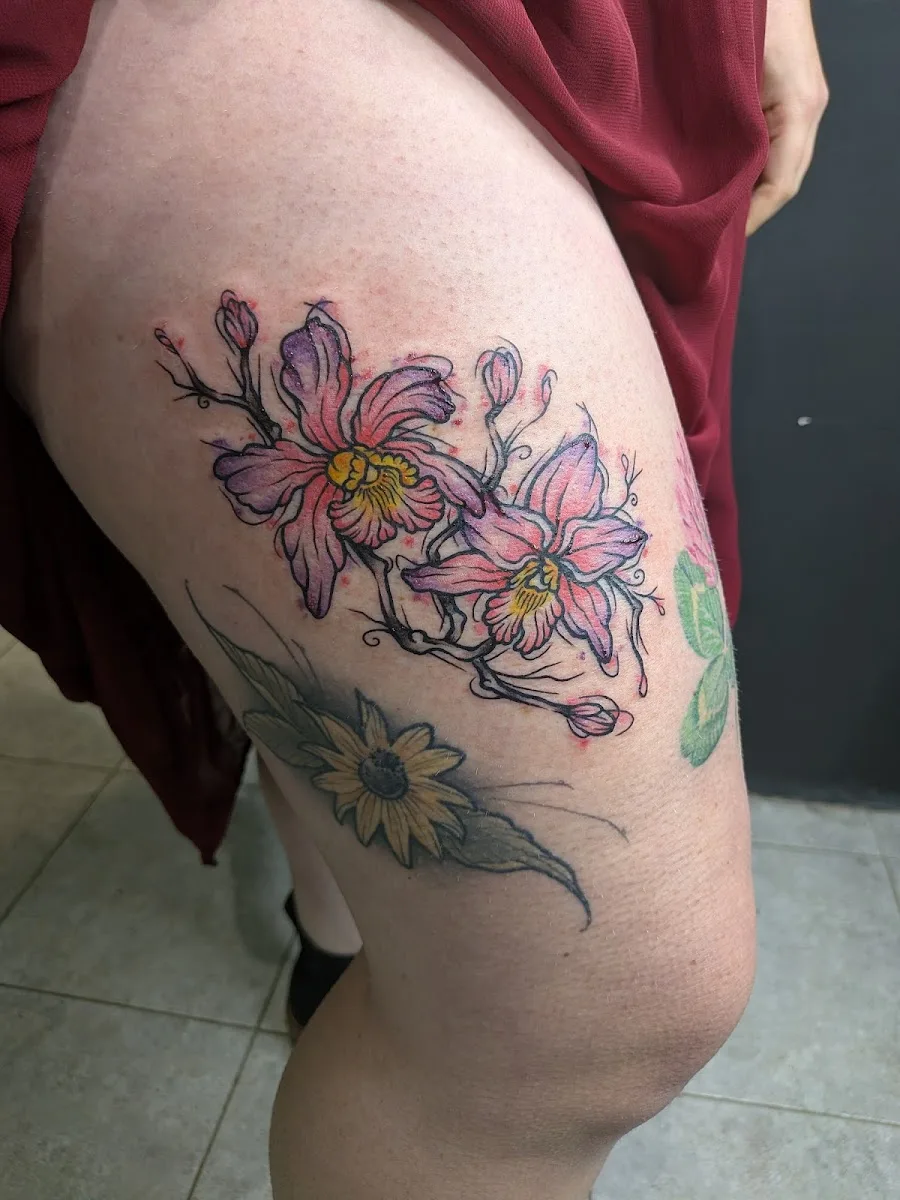 Knuckle Up Budapest Tattoos and Piercings