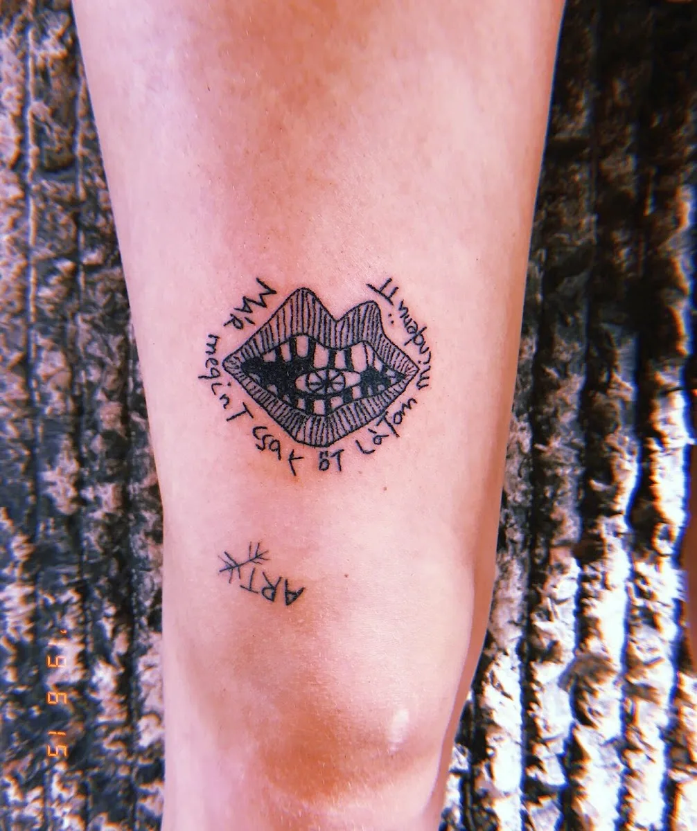 Knuckle Up Budapest Tattoos and Piercings