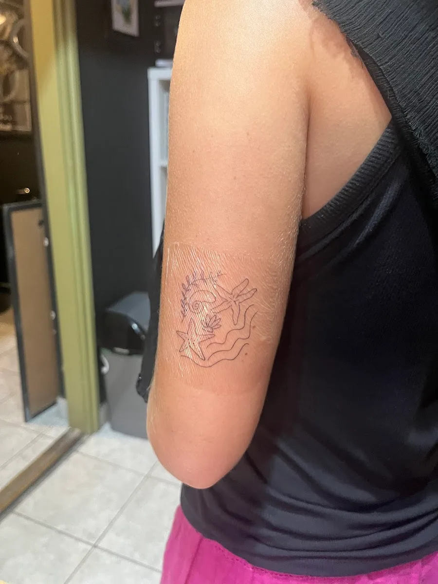 Knuckle Up Budapest Tattoos and Piercings