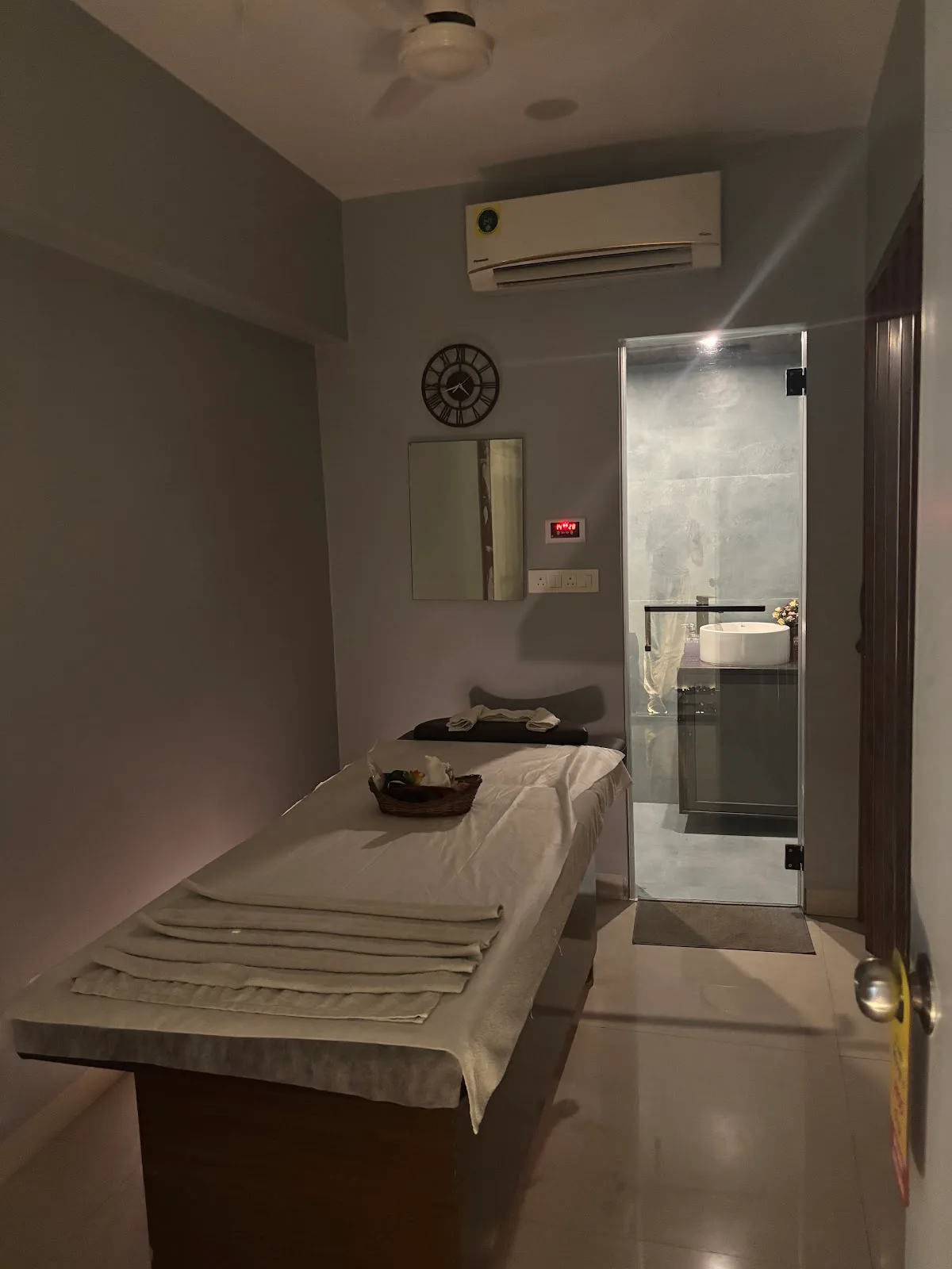 Bluma Salon and Spa, Khar