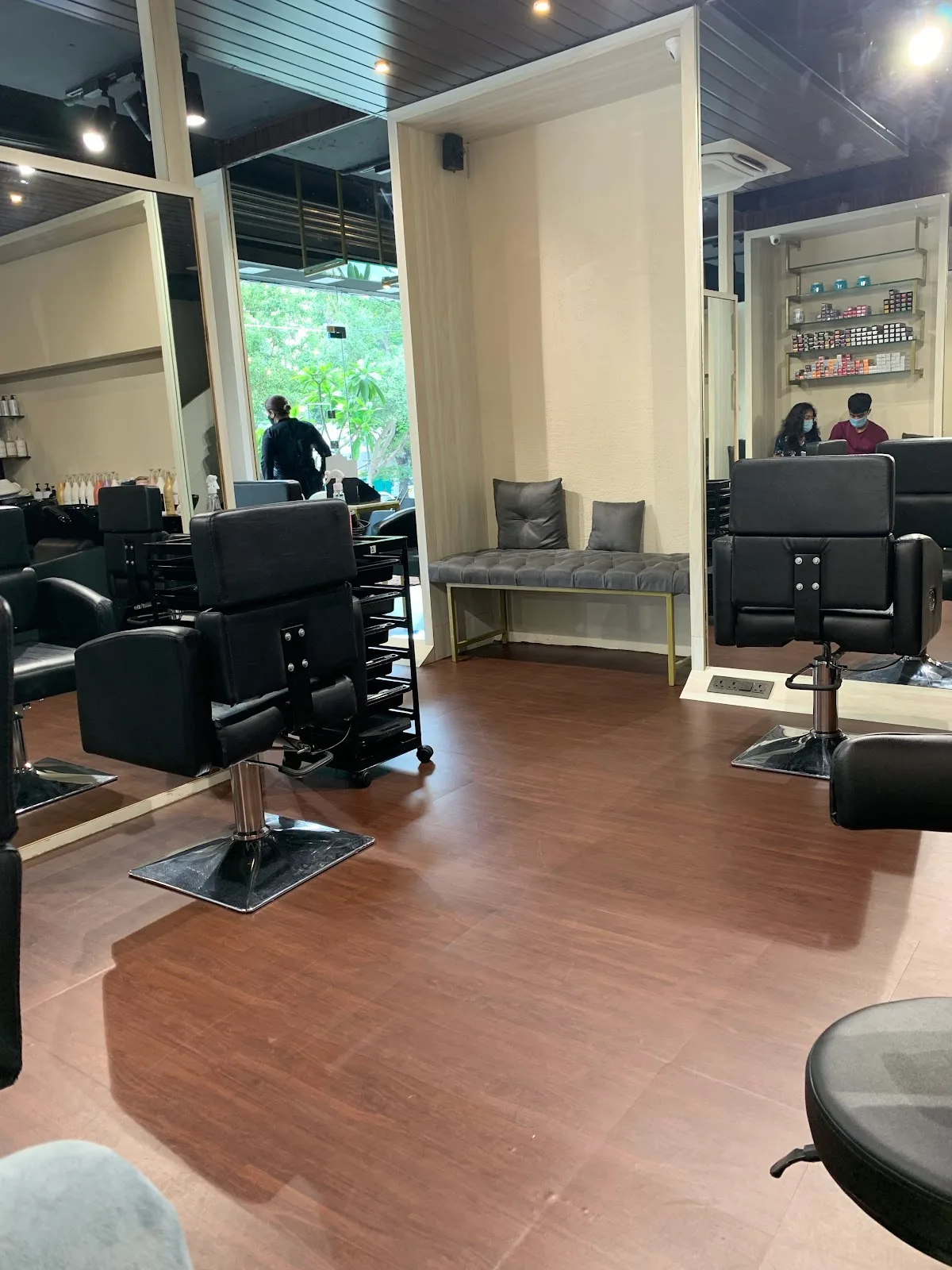 Bluma Salon and Spa, Khar