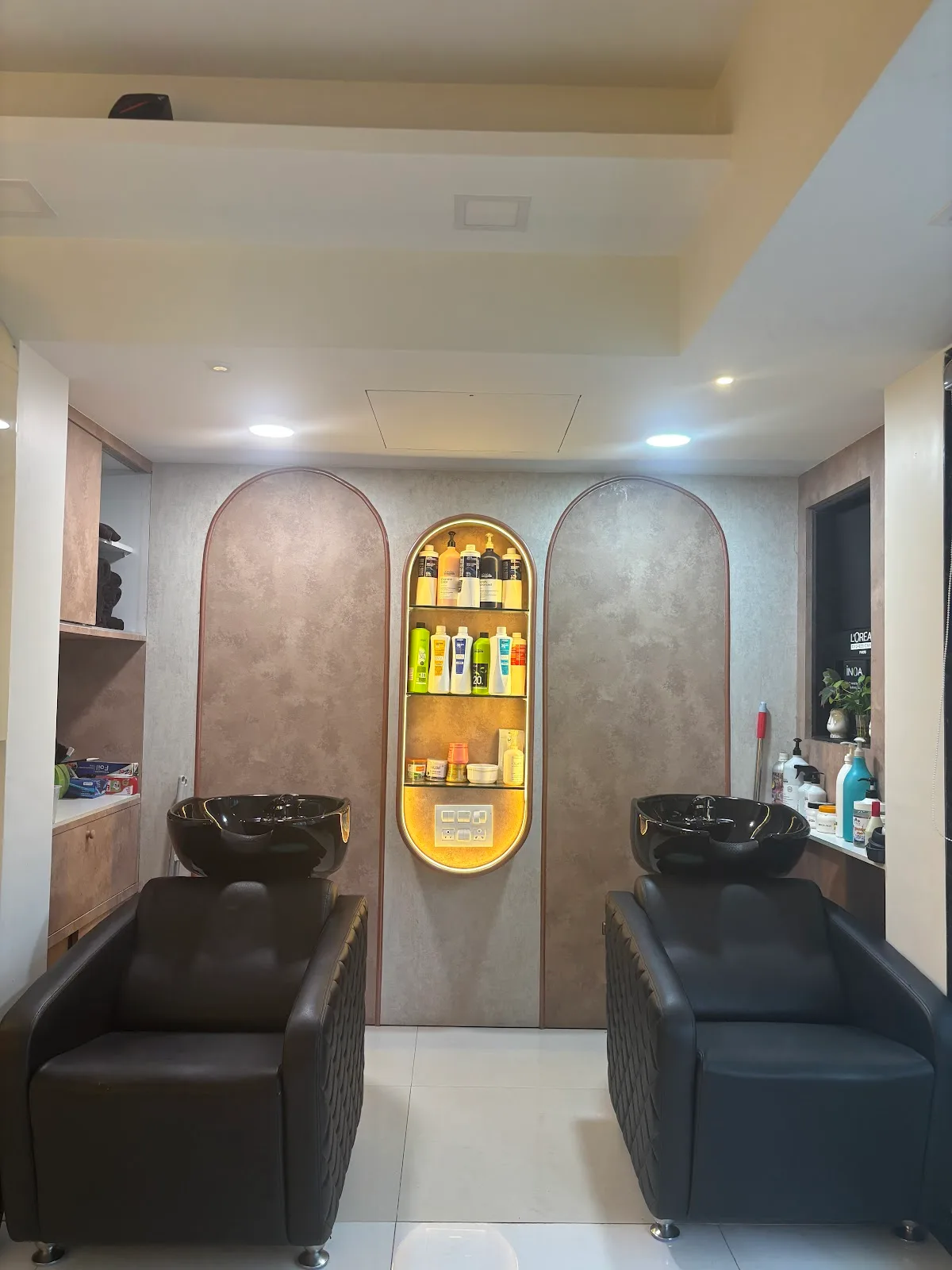 Bluma Salon and Spa, Khar