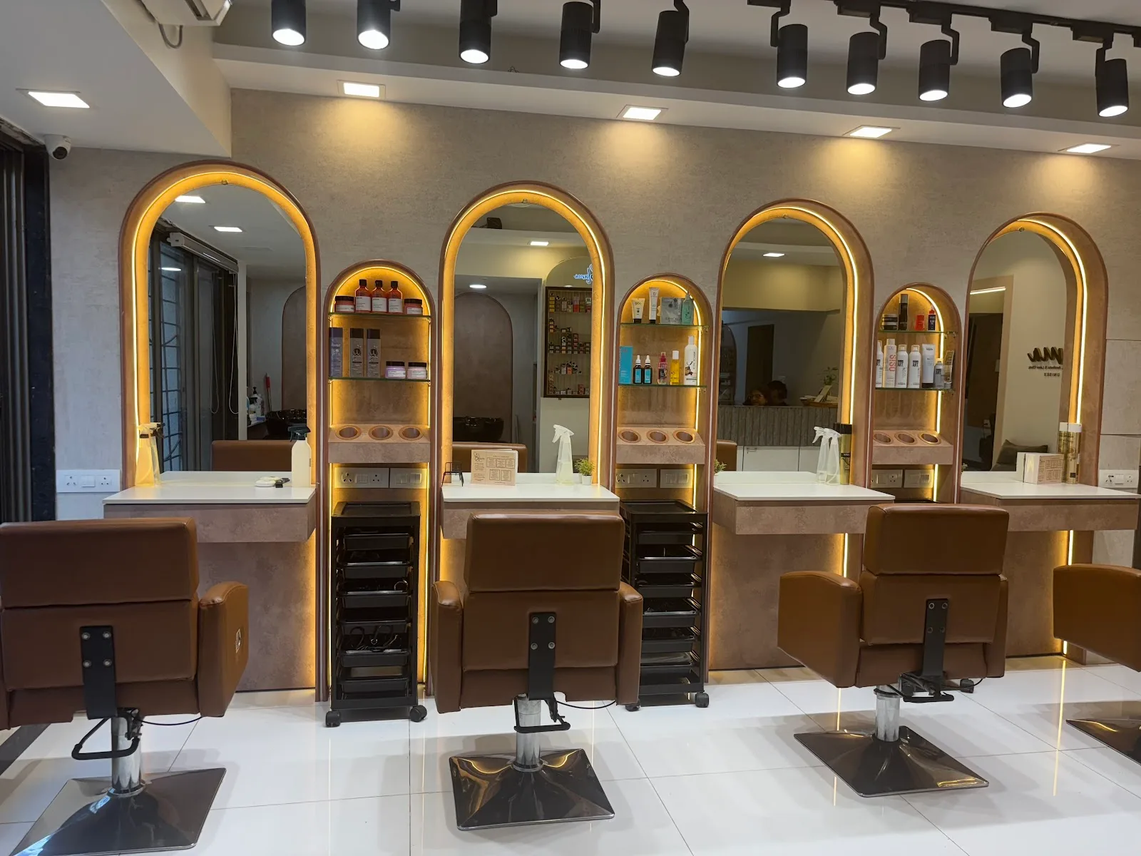 Bluma Salon and Spa, Khar