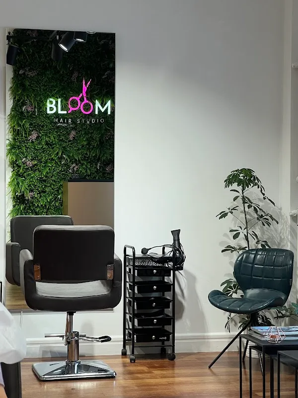 Bloom Hair Studio - Salon Fryzjerski, Fryzjer Warszawa