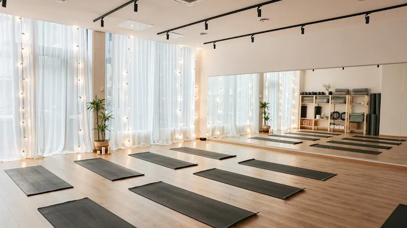 Studio "Moova" Kraków (joga, aerial joga, fitness, masaż)