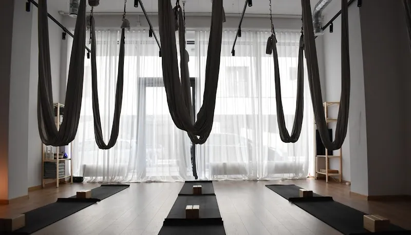 Studio "Moova" Kraków (joga, aerial joga, fitness, masaż)