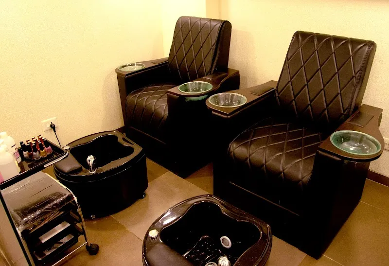 Himanshu Pal Salon (Pvt Ltd) - Thakur Village - Kandivali East