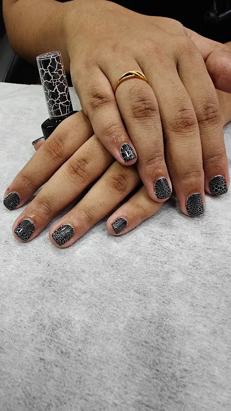 Himanshu Pal Salon (Pvt Ltd) - Thakur Village - Kandivali East