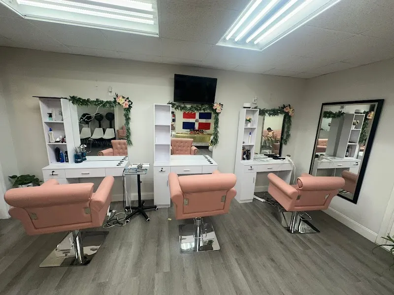 Mela’s Dominican hair salon