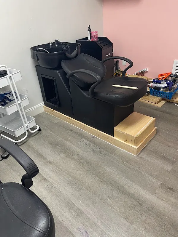 Mela’s Dominican hair salon