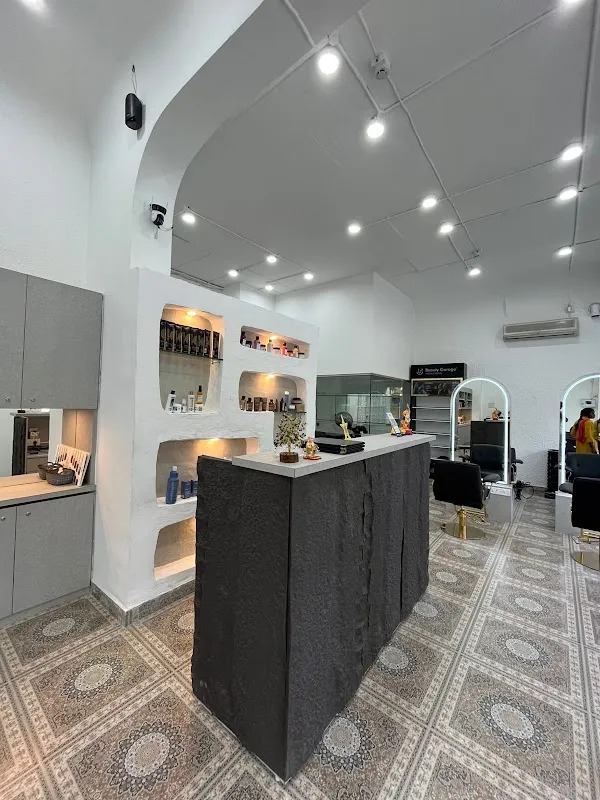 MIRROR STUDIO - Lodha Trinity