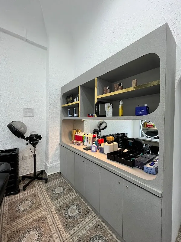 MIRROR STUDIO - Lodha Trinity