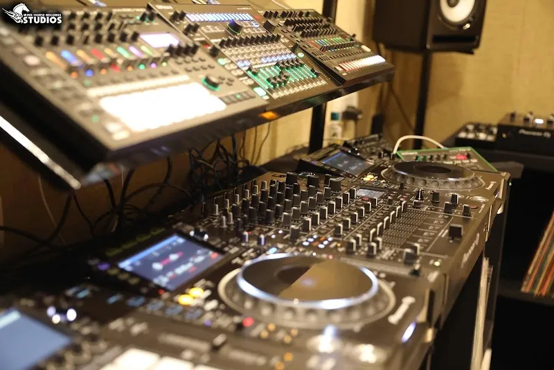 WHR Studios (DJ School & Music Production, Recording studio)