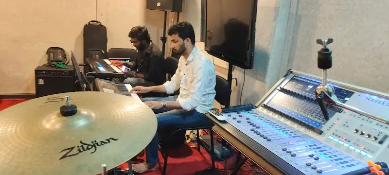 WHR Studios (DJ School & Music Production, Recording studio)