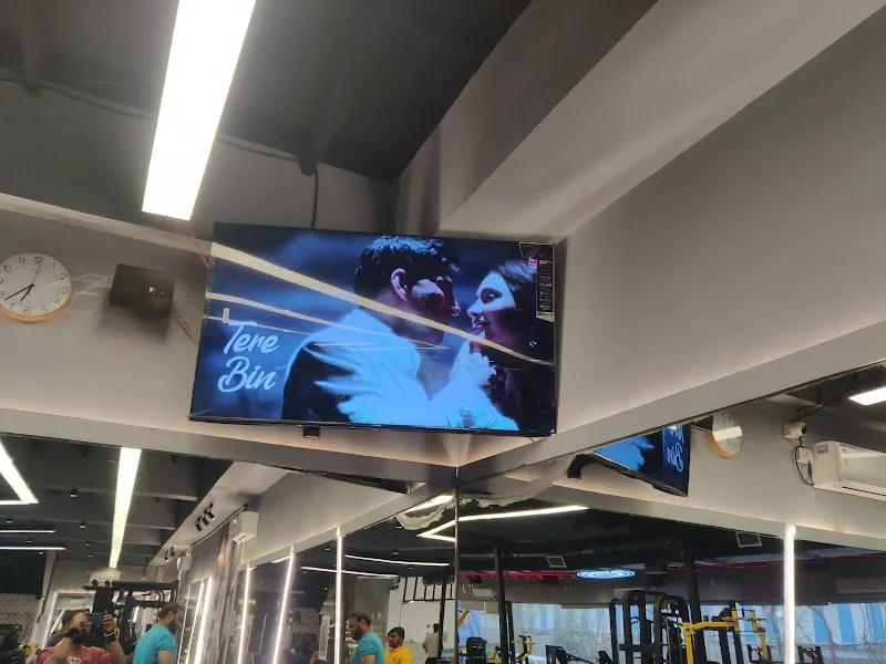 YC'S POWERHOUSE GYM