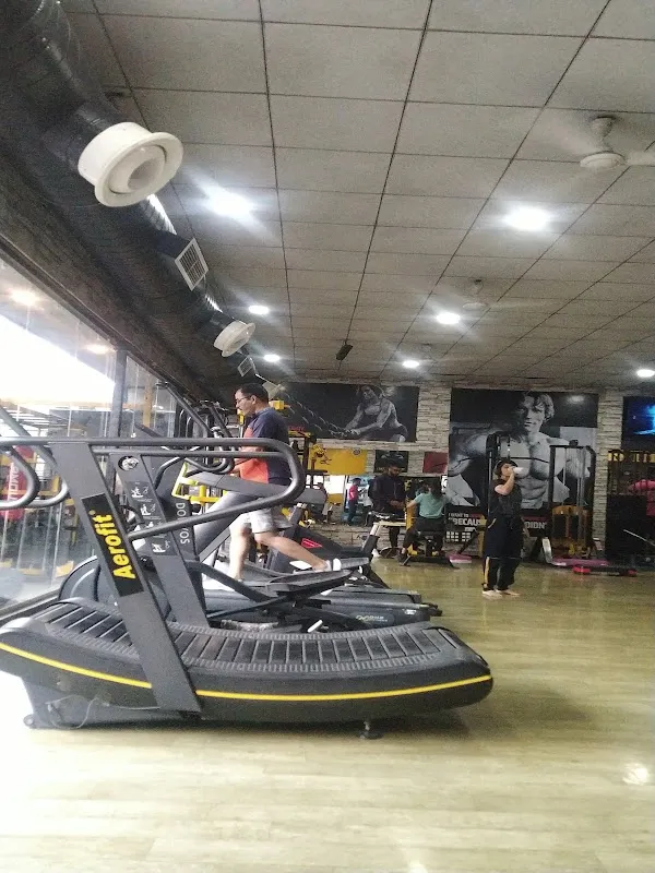 YC'S POWERHOUSE GYM