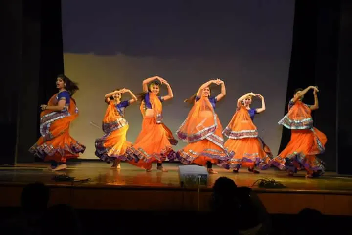 DANCE CIRCLE - Dance & Fitness Studio