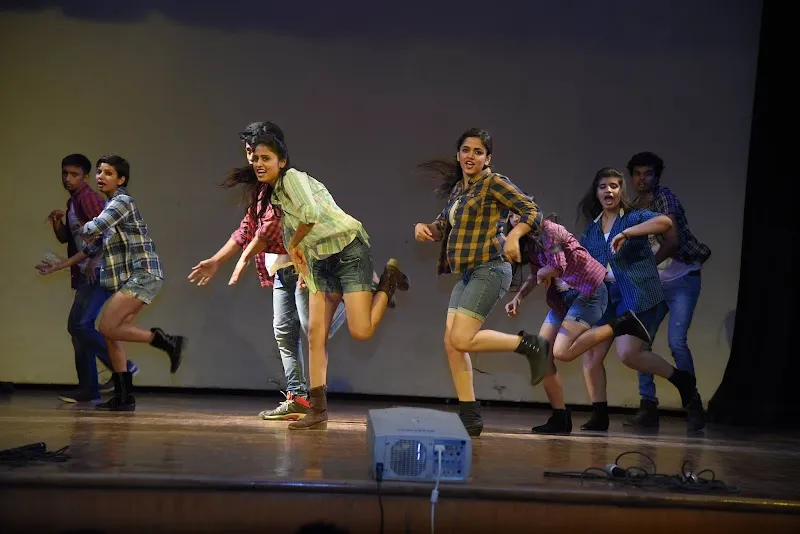 DANCE CIRCLE - Dance & Fitness Studio