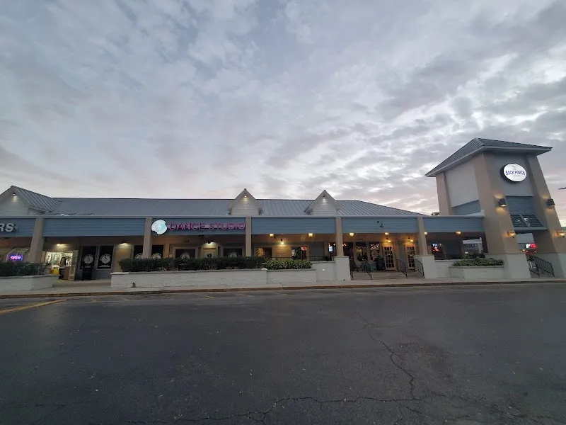Turning Pointe - A Dance Studio