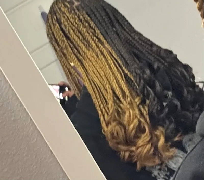Che'Tore Hair Studio