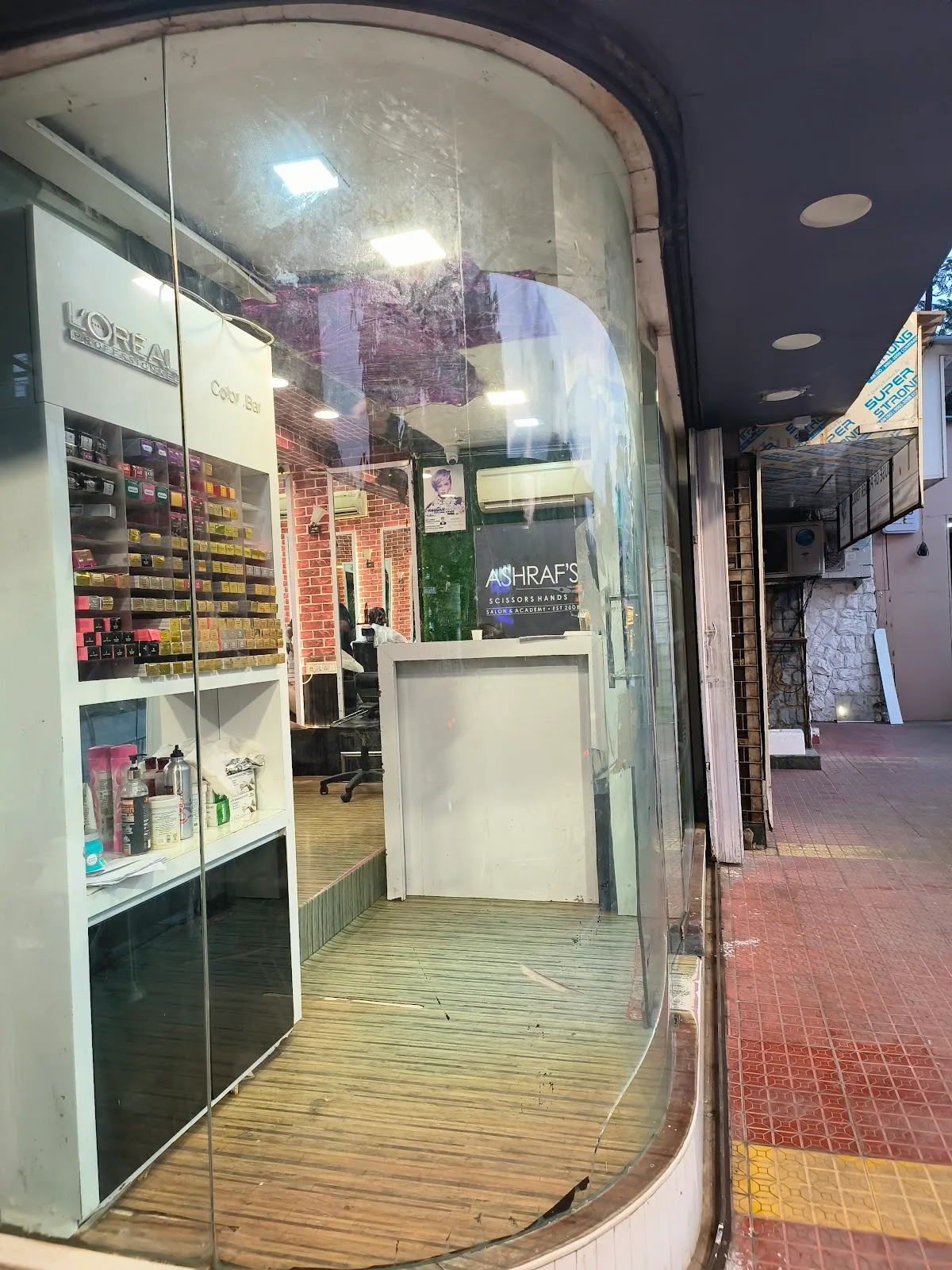 Ashrafs Scissors Hands Salon & Academy