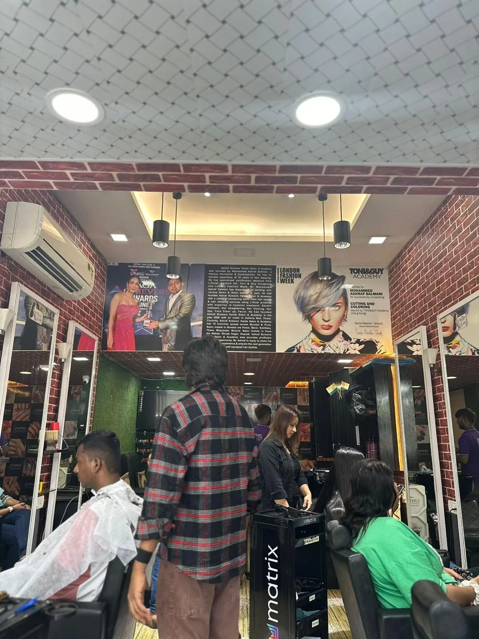 Ashrafs Scissors Hands Salon & Academy