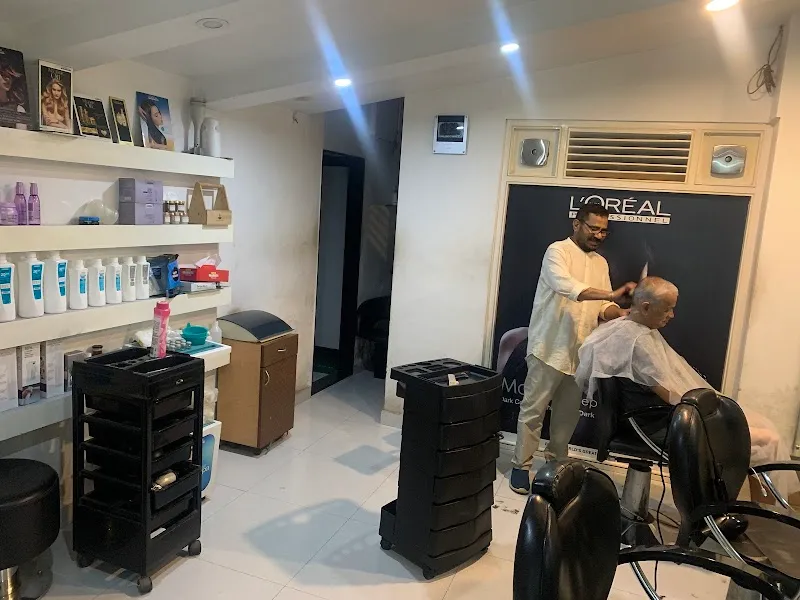 CzerPlezer Unisex Family Salon