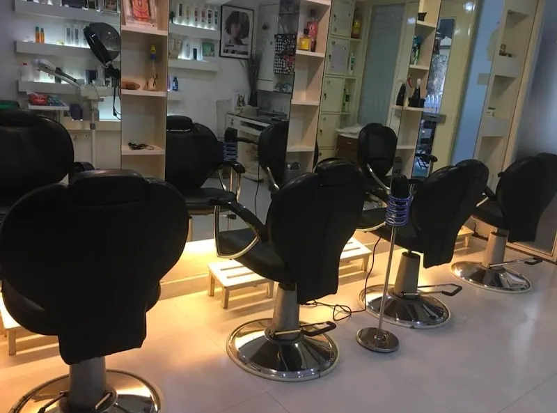 CzerPlezer Unisex Family Salon