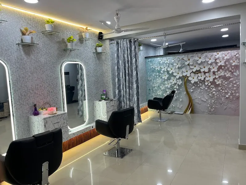 Unique professional beauty parlour | Best women's beauty parlour