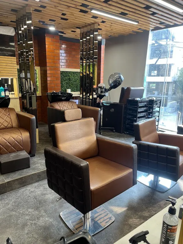 GREEN TRENDS UNISEX HAIR & STYLE SALON - Chandapura