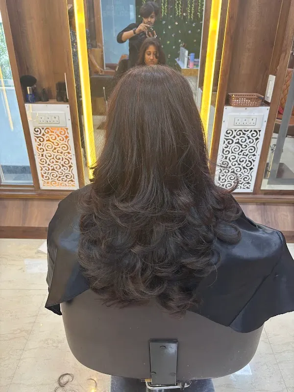 GREEN TRENDS UNISEX HAIR & STYLE SALON - Chandapura