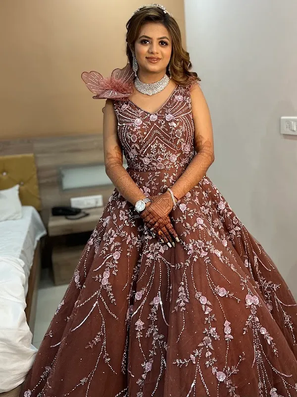 Neha Tripathi Salon Dalibagh