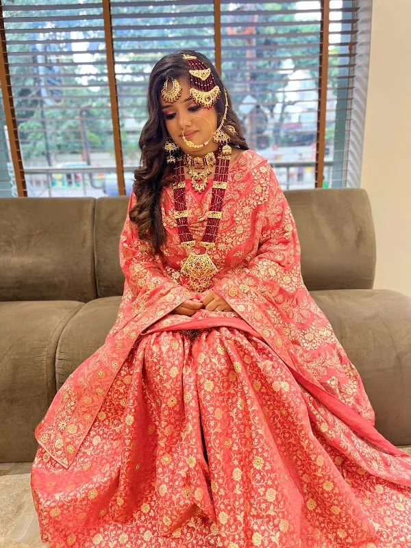 Neha Tripathi Salon Dalibagh