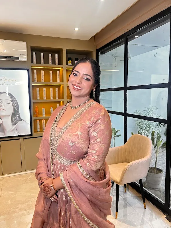 Neha Tripathi Salon Dalibagh