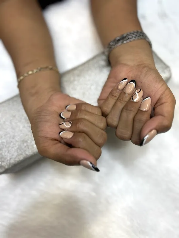 Hollywood Unisex Salon