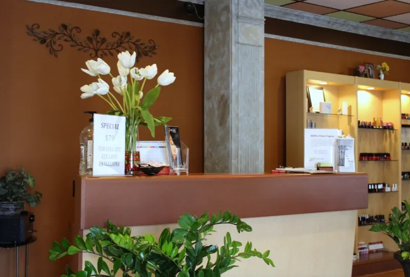 Heights Retreat Salon and Spa - facial massage pedicure manicure & lash Houston TX