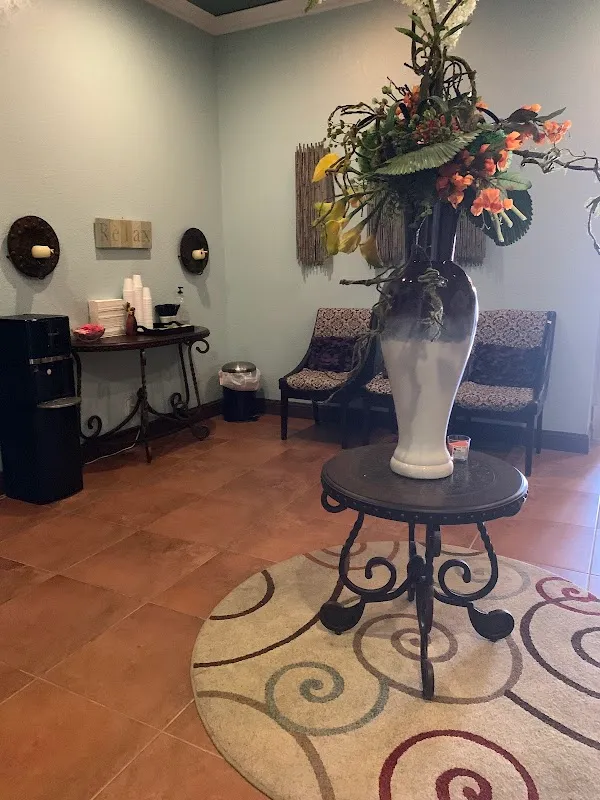 Heights Retreat Salon and Spa - facial massage pedicure manicure & lash Houston TX