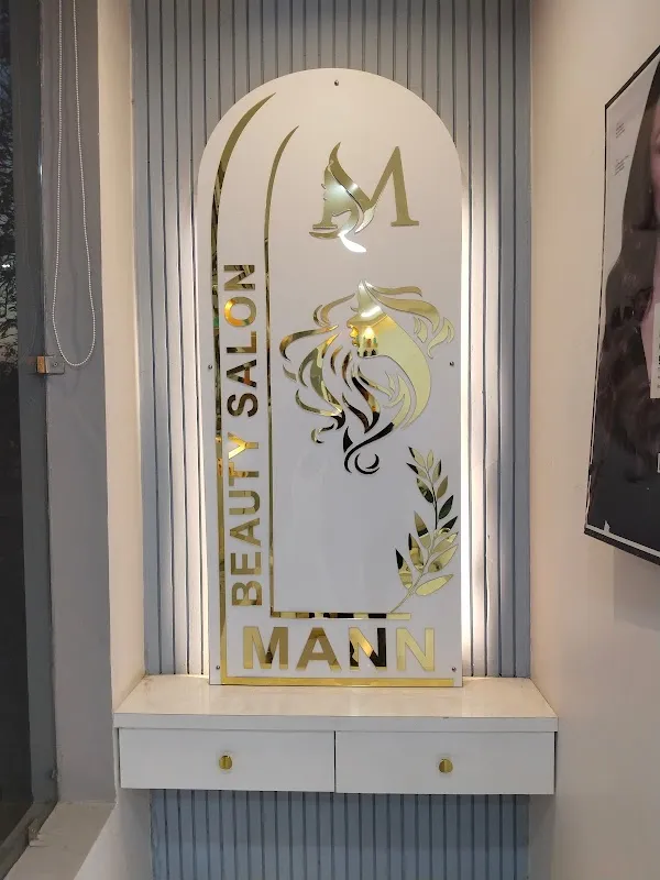 Mann beauty salon - Only For Female
