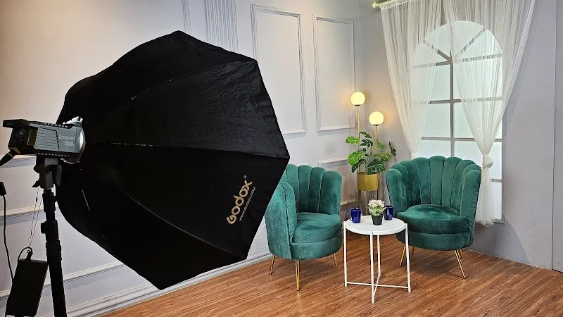 Spectadors Studios | Podcast Studio & Photography Studio in Mumbai on Rent | Studio For Photoshoot & Video shoot.
