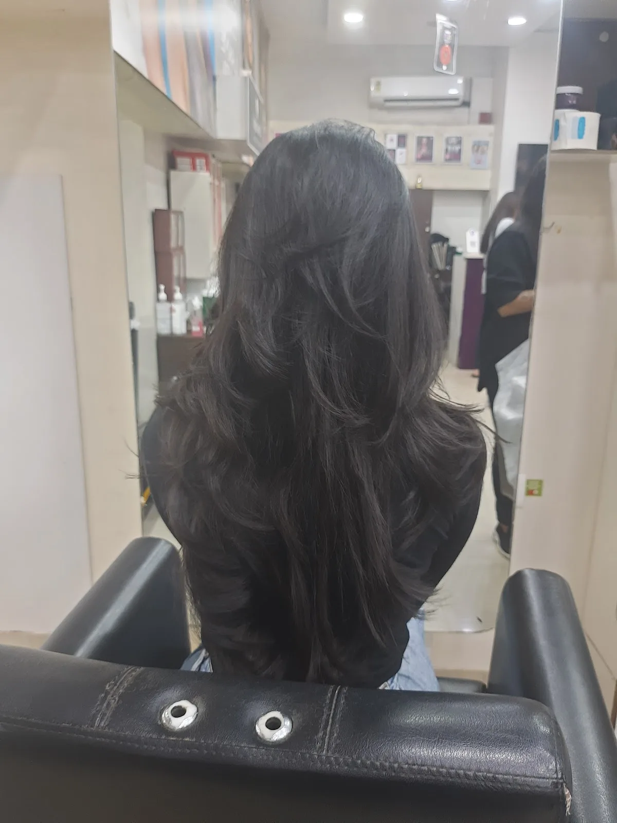 Lakme Salon For Him and Her in Azad Nagar Metro Station,Veera Desai,Mumbai