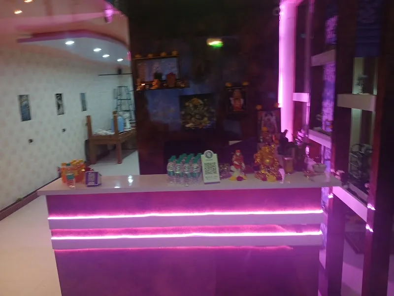 Royal salon and spa