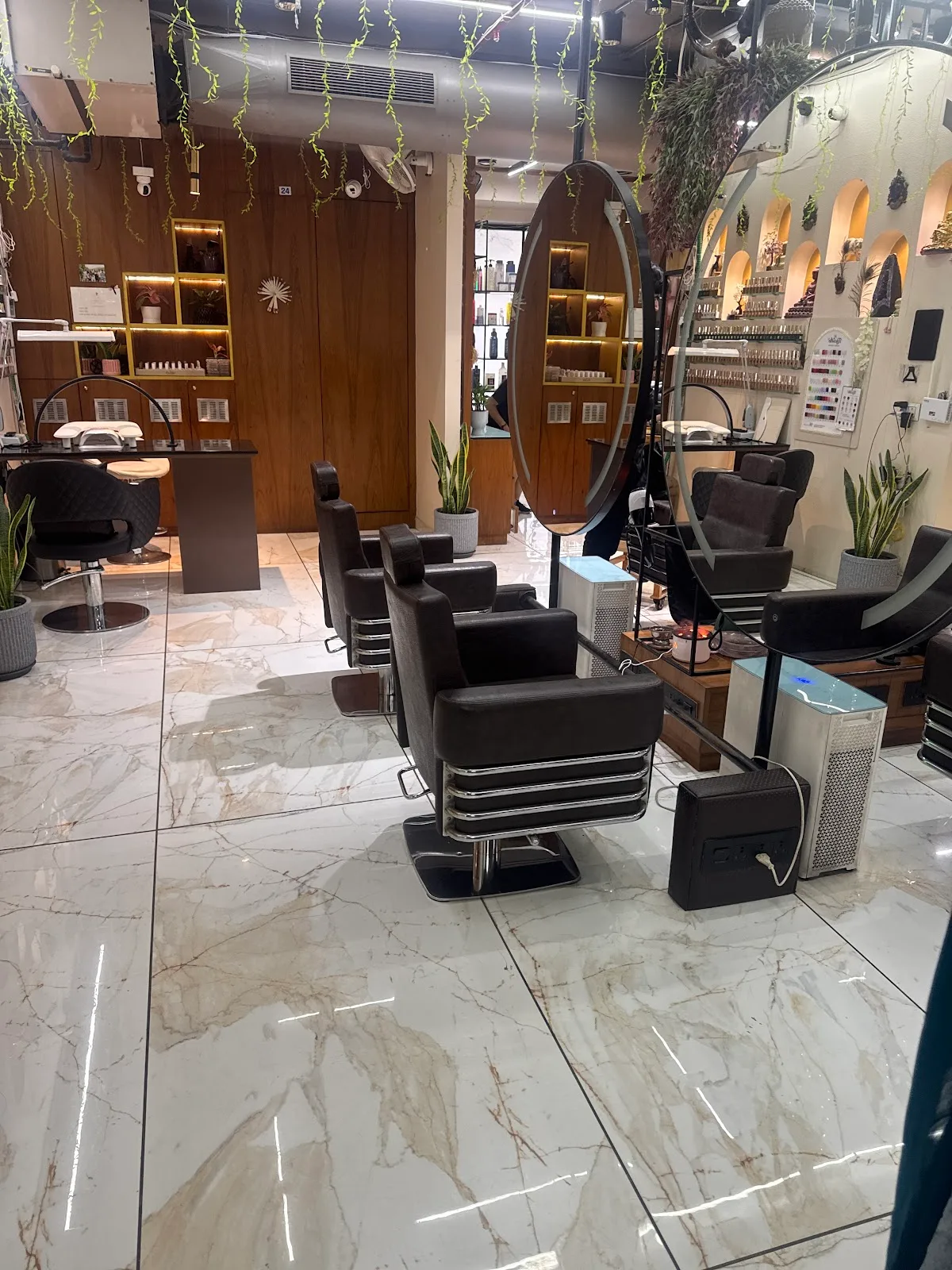 A Luxury Salon & Bridal Studio || Best Salon In surat/ Best hair colour in surat/ Best hair Treatment salon