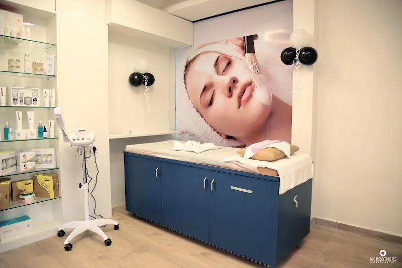 STYLE THE FAMILY SALON - Best Family Salon in Billimora , Bridal Makeup , Best Beauty Parlour in Billimora