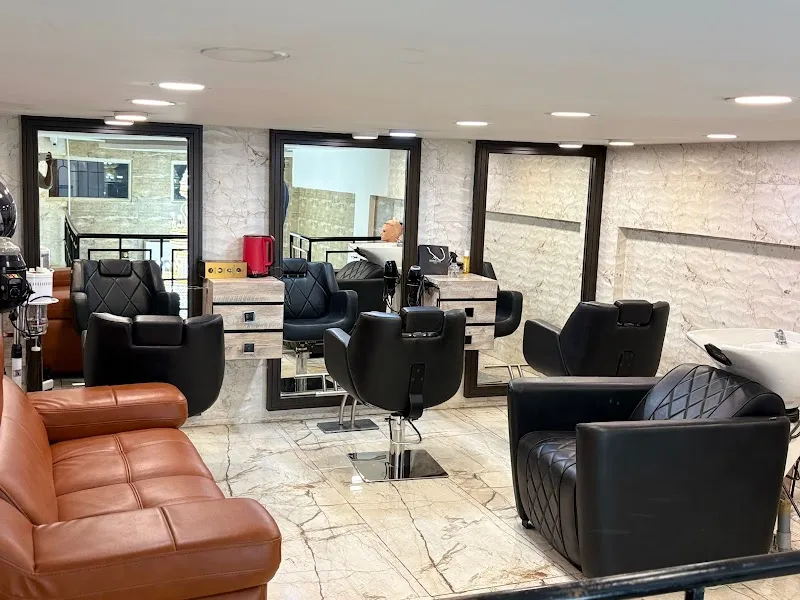 US Hairline - Unisex Hair Salon in Magrath Road