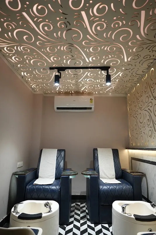Shades & shine unisex salon